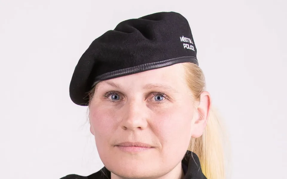 Hrdinka i mimo službu. Strážnice Adéla zachránila život muži po cestě z práce