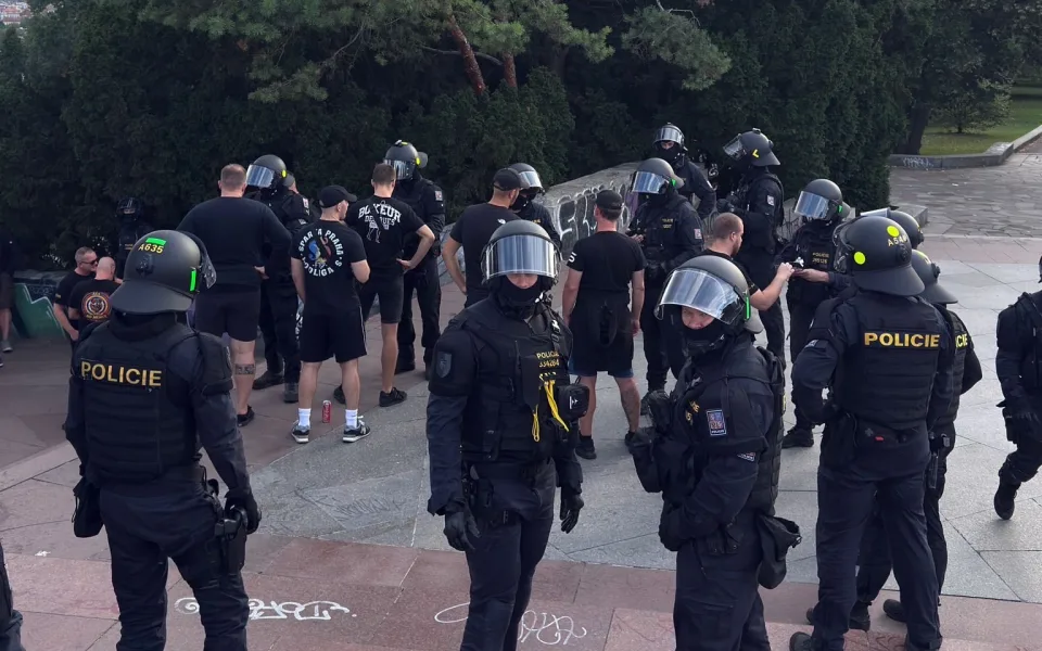 Pokus o napadení ještě před derby. Fanoušci chtěli útočit dlažebními kostkami