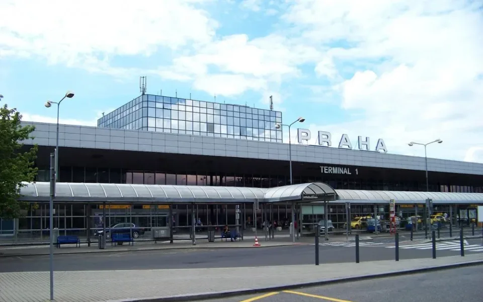 Řidiče čekají u letiště další komplikace. Sjezd z D7 bude několik týdnů uzavřen