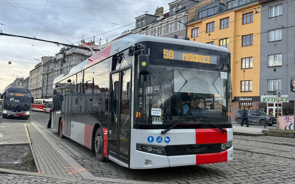 Praha převzala prvních 11 tureckých trolejbusů Bozankaya, jezdit zatím budou tři